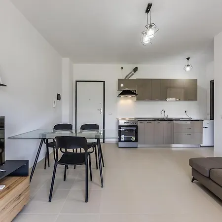 Waterfront Cozy Steps From The By Pikhost Appartement *
